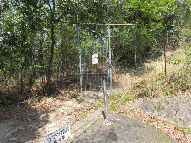 茶山へ向かう道のゲート