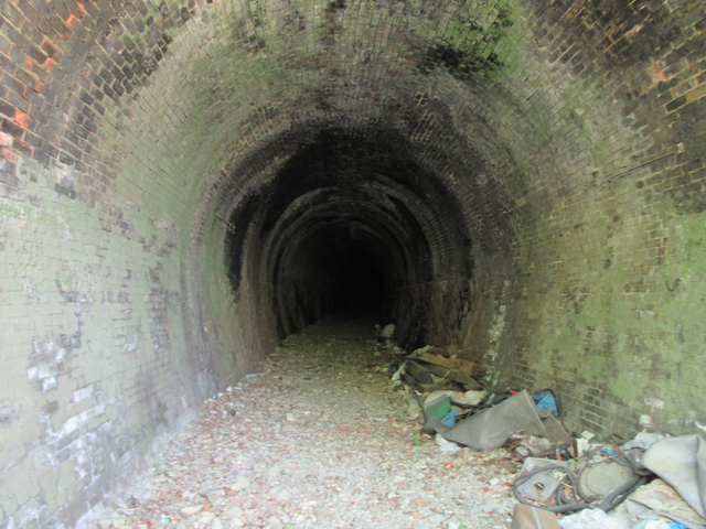 旧福知山線のトンネル内部